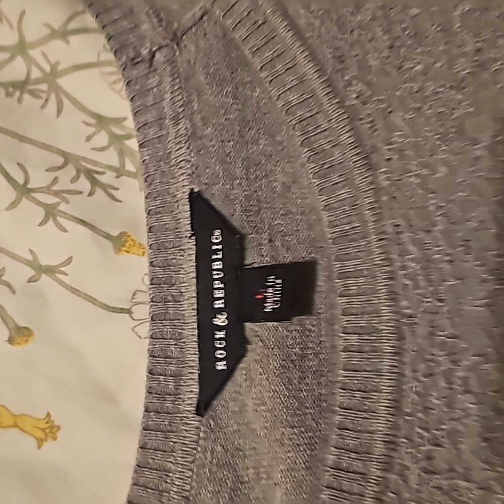 Sweater - Picture 4 of 4
